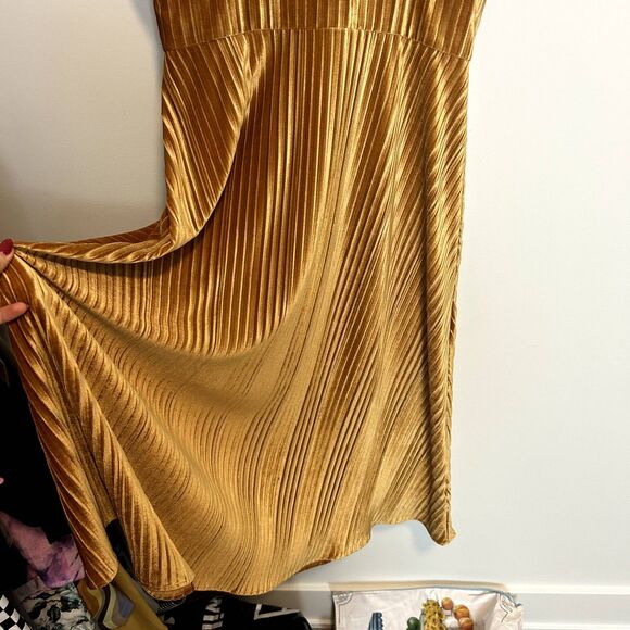 Alexia Admor Veronica Gold Pleated Velvet Midi Dress Lg Short Sleeve Boat Neck - Picture 4 of 16